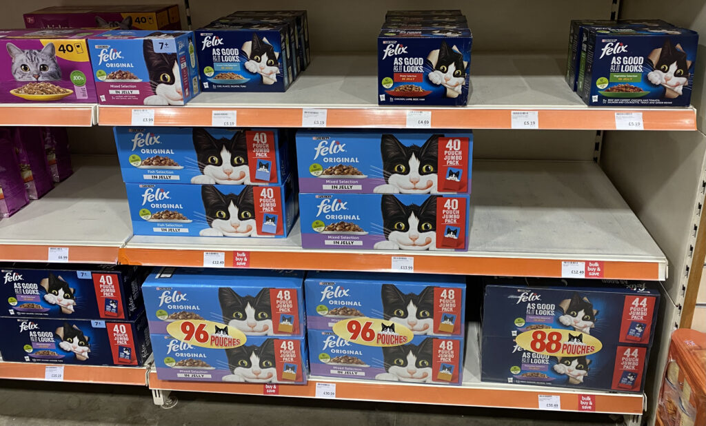 Felix cat food: how much to feed