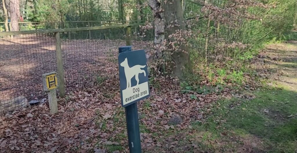Center Parcs dog exercise area sign